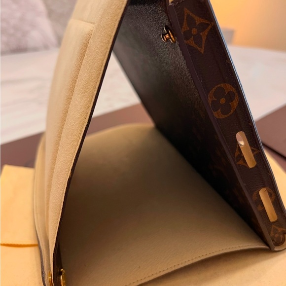 Louis Vuitton iPad case - Picture 8 of 16